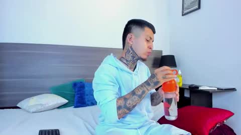 Snapshot of andrew_sanders69 chatting on November 9, 3:05 am andrew_sanders69 online show from November 9, 3:05 am