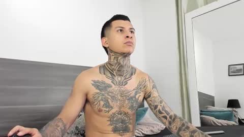 andrew_sanders69 online show from December 19, 3:35 am