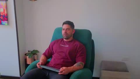 Snapshot of andrewfame chatting on April 29, 10:27 pm Andrew online show from April 29, 10:27 pm
