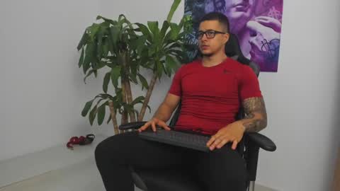 Snapshot of andrewmaterazzi chatting on December 7, 11:56 pm andrewmaterazzi online show from December 7, 11:56 pm