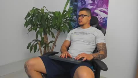 Snapshot of andrewmaterazzi chatting on December 21, 2:19 am andrewmaterazzi online show from December 21, 2:19 am