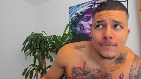 Snapshot of andrewmaterazzi chatting on December 23, 5:22 pm andrewmaterazzi online show from December 23, 5:22 pm