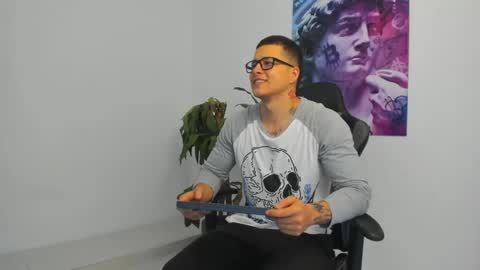 Snapshot of andrewmaterazzi chatting on February 3, 9:29 pm andrewmaterazzi online show from February 3, 9:29 pm