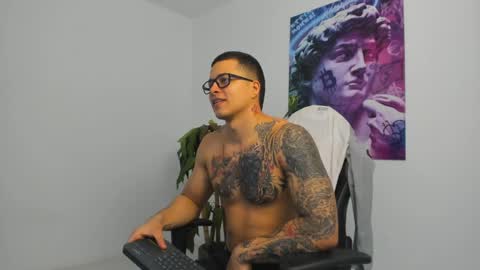 Snapshot of andrewmaterazzi chatting on February 4, 10:02 pm andrewmaterazzi online show from February 4, 10:02 pm