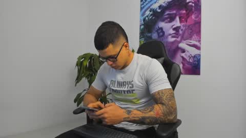 Snapshot of andrewmaterazzi chatting on February 10, 12:30 am andrewmaterazzi online show from February 10, 12:30 am