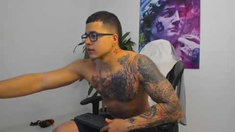 Snapshot of andrewmaterazzi chatting on February 16, 12:41 am andrewmaterazzi online show from February 16, 12:41 am