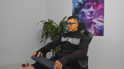 Snapshot of andrewmaterazzi chatting on February 17, 12:54 am andrewmaterazzi online show from February 17, 12:54 am