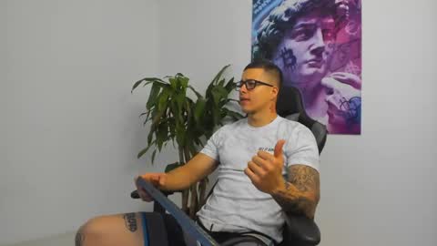 Snapshot of andrewmaterazzi chatting on February 20, 2:40 am andrewmaterazzi online show from February 20, 2:40 am