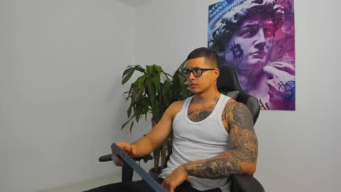 Snapshot of andrewmaterazzi chatting on February 24, 12:52 am andrewmaterazzi online show from February 24, 12:52 am