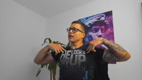 Snapshot of andrewmaterazzi chatting on March 8, 11:28 pm andrewmaterazzi online show from March 8, 11:28 pm