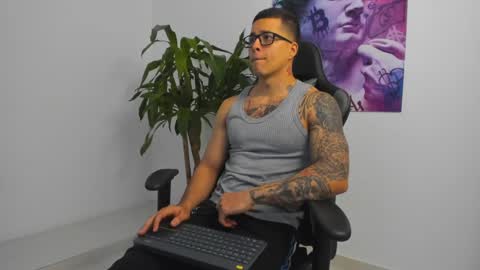 Snapshot of andrewmaterazzi chatting on March 9, 10:52 pm andrewmaterazzi online show from March 9, 10:52 pm