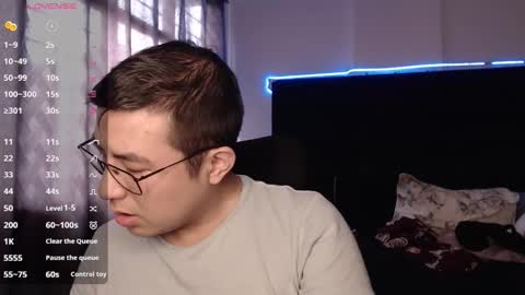 andrewmhilton_ online show from November 9, 6:17 pm