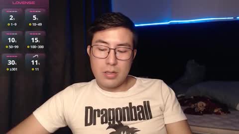 andrewmhilton_ online show from December 3, 4:42 am