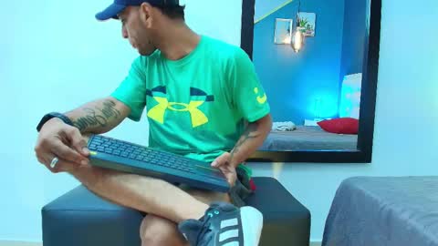 Snapshot of andrey_u92 chatting on February 12, 6:09 pm online show from February 12, 6:09 pm
