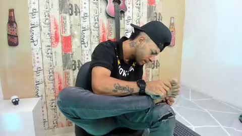Snapshot of andrey_u92 chatting on February 20, 1:03 am online show from February 20, 1:03 am