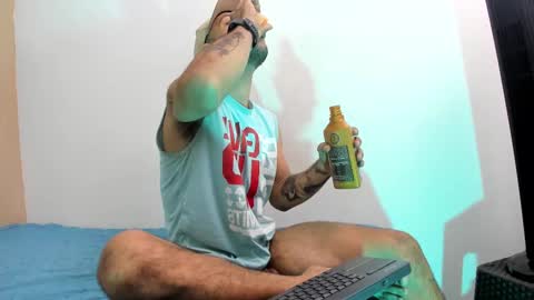 Snapshot of andrey_u92 chatting on February 23, 5:34 am online show from February 23, 5:34 am