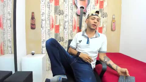 Snapshot of andrey_u92 chatting on February 23, 7:49 pm online show from February 23, 7:49 pm