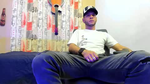 Snapshot of andrey_u92 chatting on March 9, 4:27 am online show from March 9, 4:27 am