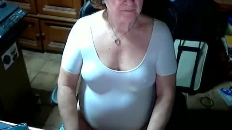 Snapshot of androgynia1 chatting on November 3, 6:25 am androgynia online show from November 3, 6:25 am