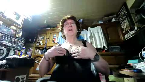 androgynia online show from April 8, 5:29 am