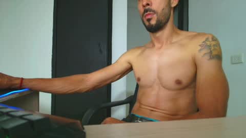 Snapshot of andruwang chatting on May 10, 3:12 am Andru online show from May 10, 3:12 am