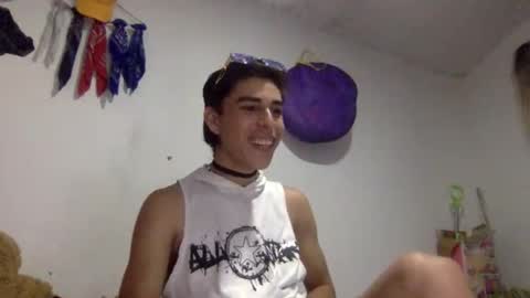 andryt31135 online show from May 19, 2:51 am