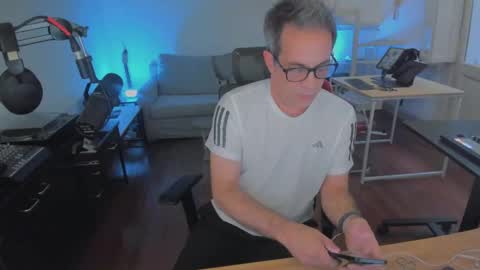 Snapshot of andy0pandi chatting on March 6, 8:38 pm Andrew online show from March 6, 8:38 pm
