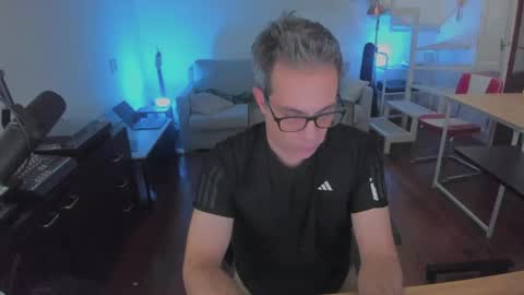 Snapshot of andy0pandi chatting on April 4, 1:26 am Andrew online show from April 4, 1:26 am