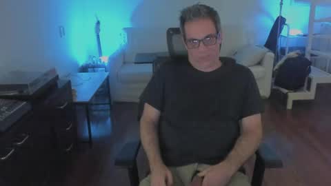 Snapshot of andy0pandi chatting on April 10, 8:19 am Andrew online show from April 10, 8:19 am