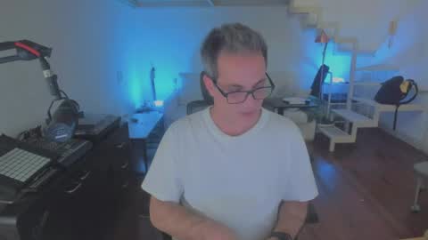 Snapshot of andy0pandi chatting on April 17, 2:14 am Andrew online show from April 17, 2:14 am