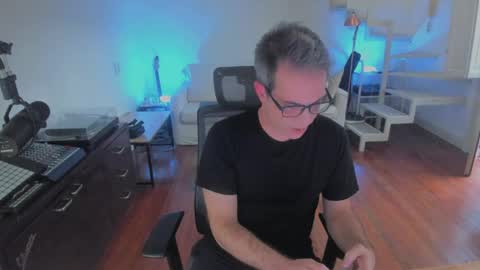 Snapshot of andy0pandi chatting on May 6, 5:07 pm Andrew online show from May 6, 5:07 pm