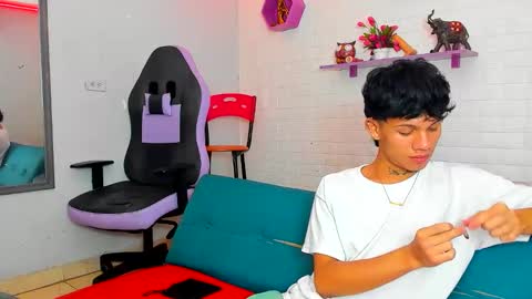 andy_dan1 online show from October 12, 5:34 pm