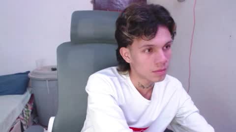 Snapshot of andy_dan1 chatting on June 7, 7:23 am andy_dan1 online show from June 7, 7:23 am