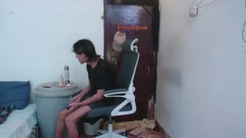 Snapshot of andy_dan1 chatting on June 15, 7:10 am andy_dan1 online show from June 15, 7:10 am