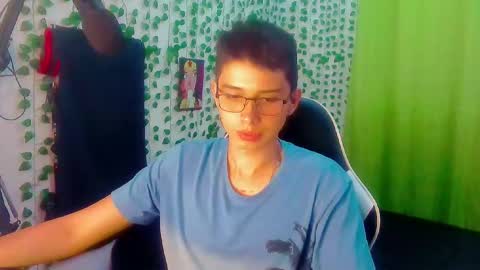 Snapshot of andy_gray01 chatting on October 19, 12:33 am Andy Gray online show from October 19, 12:33 am