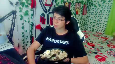 Snapshot of andy_gray01 chatting on February 3, 10:48 pm Andy Gray online show from February 3, 10:48 pm