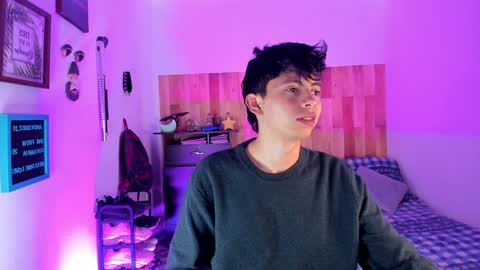 andy_guez_11 online show from December 2, 9:45 am