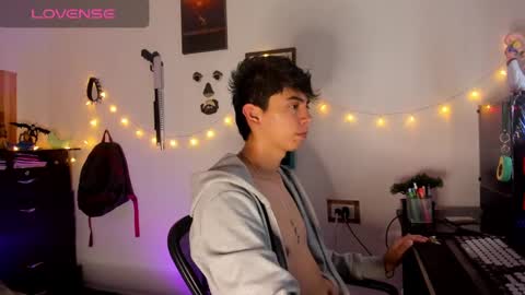 andy_guez_11 online show from December 16, 10:08 am