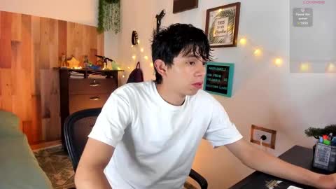 andy_guez_11 online show from January 18, 10:06 am