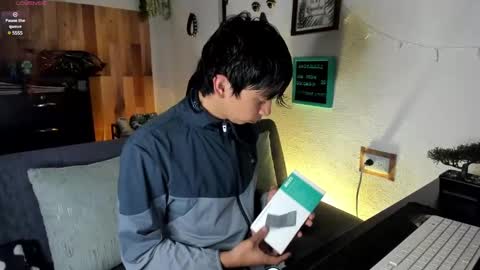 andy_guez_11 online show from February 9, 10:31 am