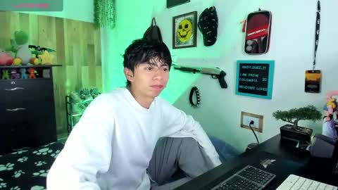 andy_guez_11 online show from February 10, 10:20 am