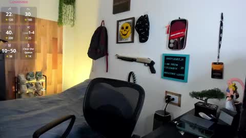 andy_guez_11 online show from February 14, 12:57 pm