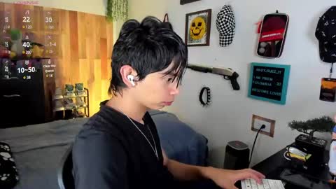 andy_guez_11 online show from February 25, 11:30 am