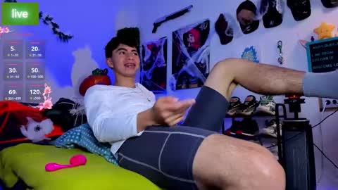 andy_guez_11 online show from October 16, 10:05 am