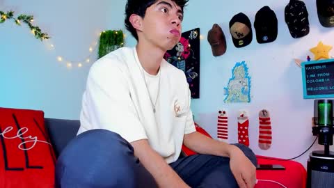 andy_guez_11 online show from November 29, 10:07 am