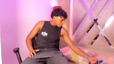 andy_jones7 online show from October 1, 3:23 am