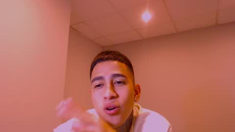 Snapshot of andy_xtralarge chatting on February 18, 7:30 pm andy_xtralarge online show from February 18, 7:30 pm