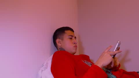 Snapshot of andy_xtralarge chatting on March 9, 10:08 pm andy_xtralarge online show from March 9, 10:08 pm