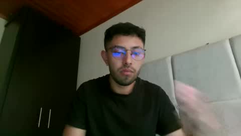 andy_zxx online show from April 28, 4:23 pm