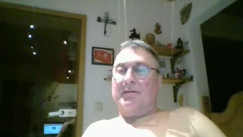 Snapshot of andybayern chatting on February 24, 5:33 pm andybayern online show from February 24, 5:33 pm